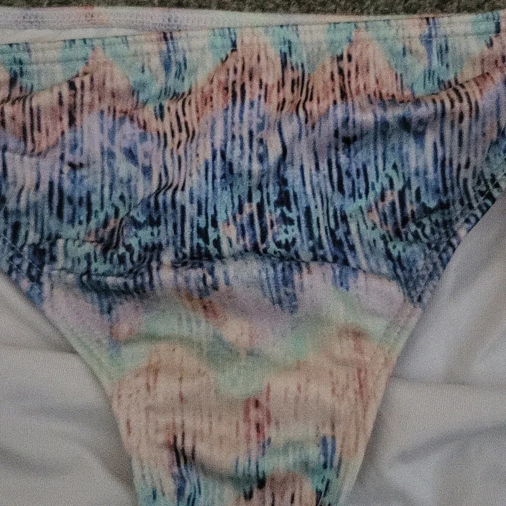 Victoria's Secret White Bikini Bottom - Picture 2 of 6